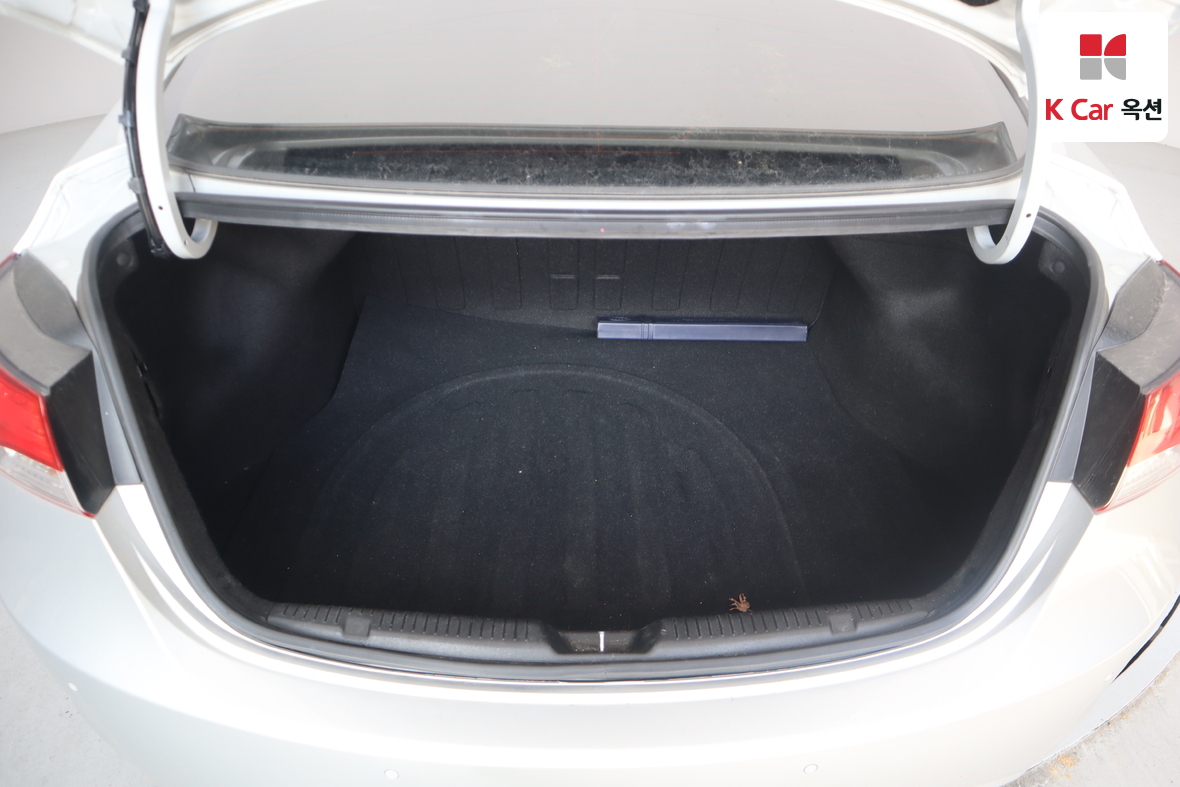 Hyundai Elantra 2012 - Image 24