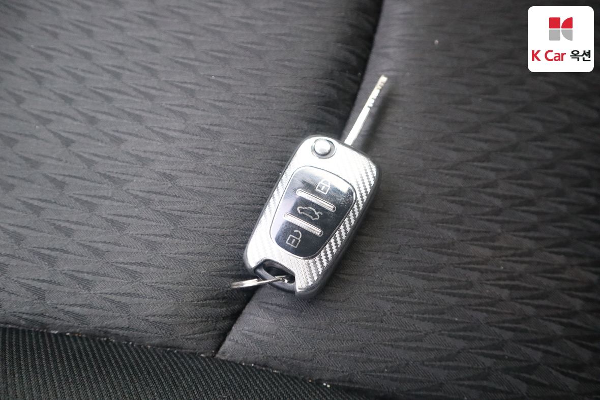 Hyundai Elantra 2012 - Image 17