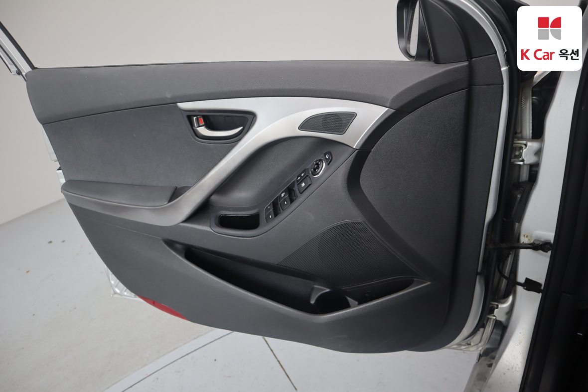 Hyundai Elantra 2012 - Image 8