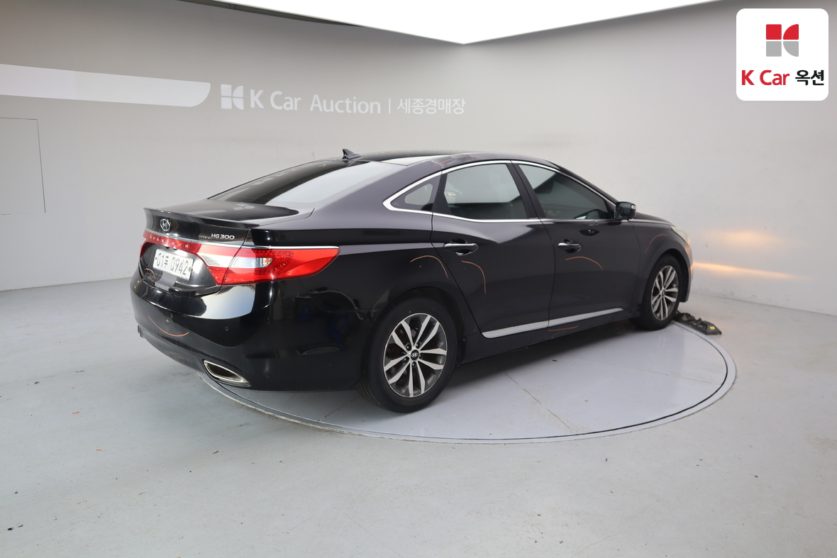 هيونداي أزيرا 2012 - صورة 2