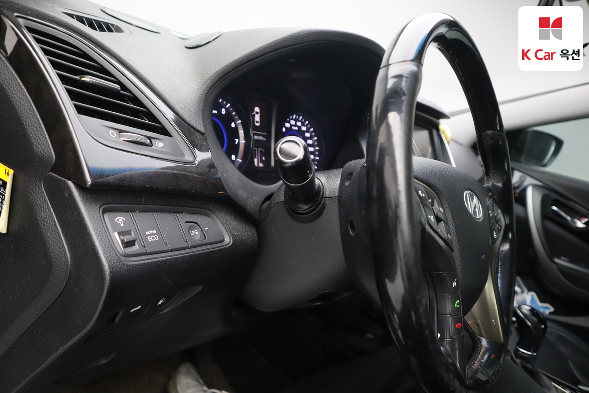 هيونداي أزيرا 2012 - صورة 9