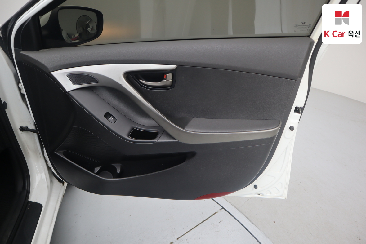 Hyundai Elantra 2012 - Image 26