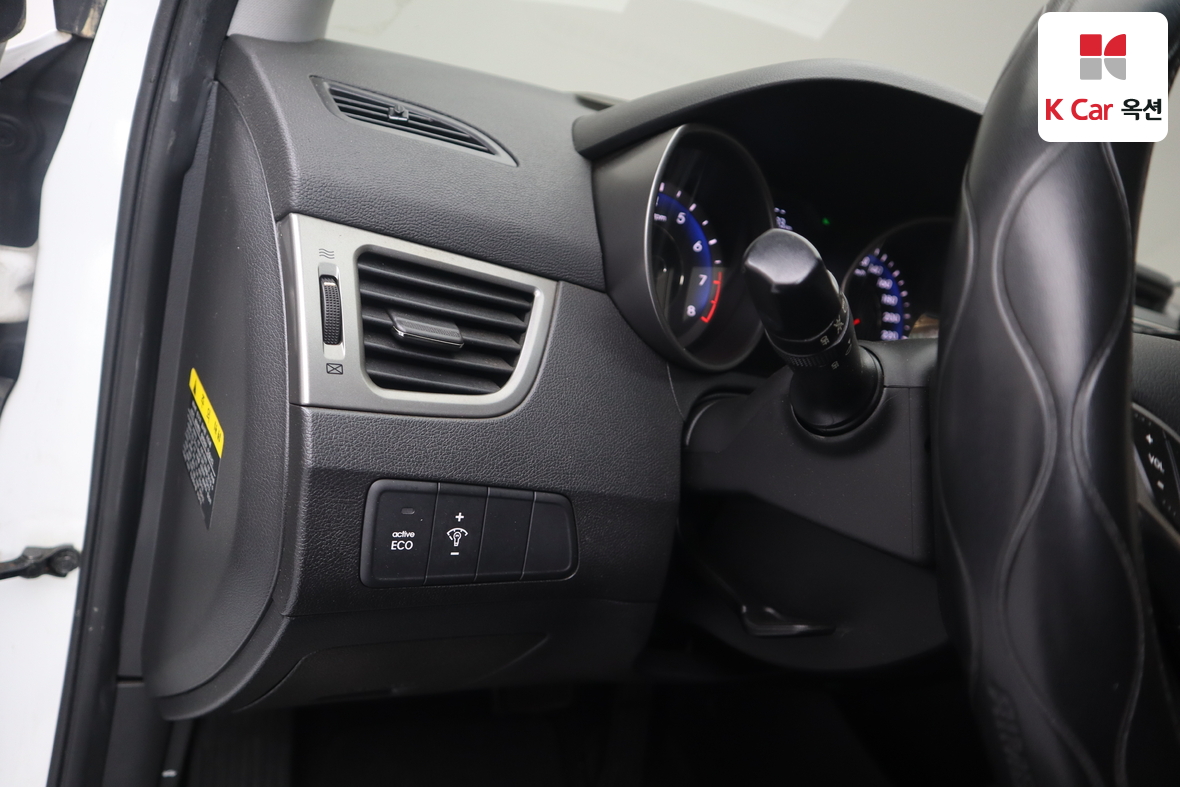 Hyundai Elantra 2012 - Image 9