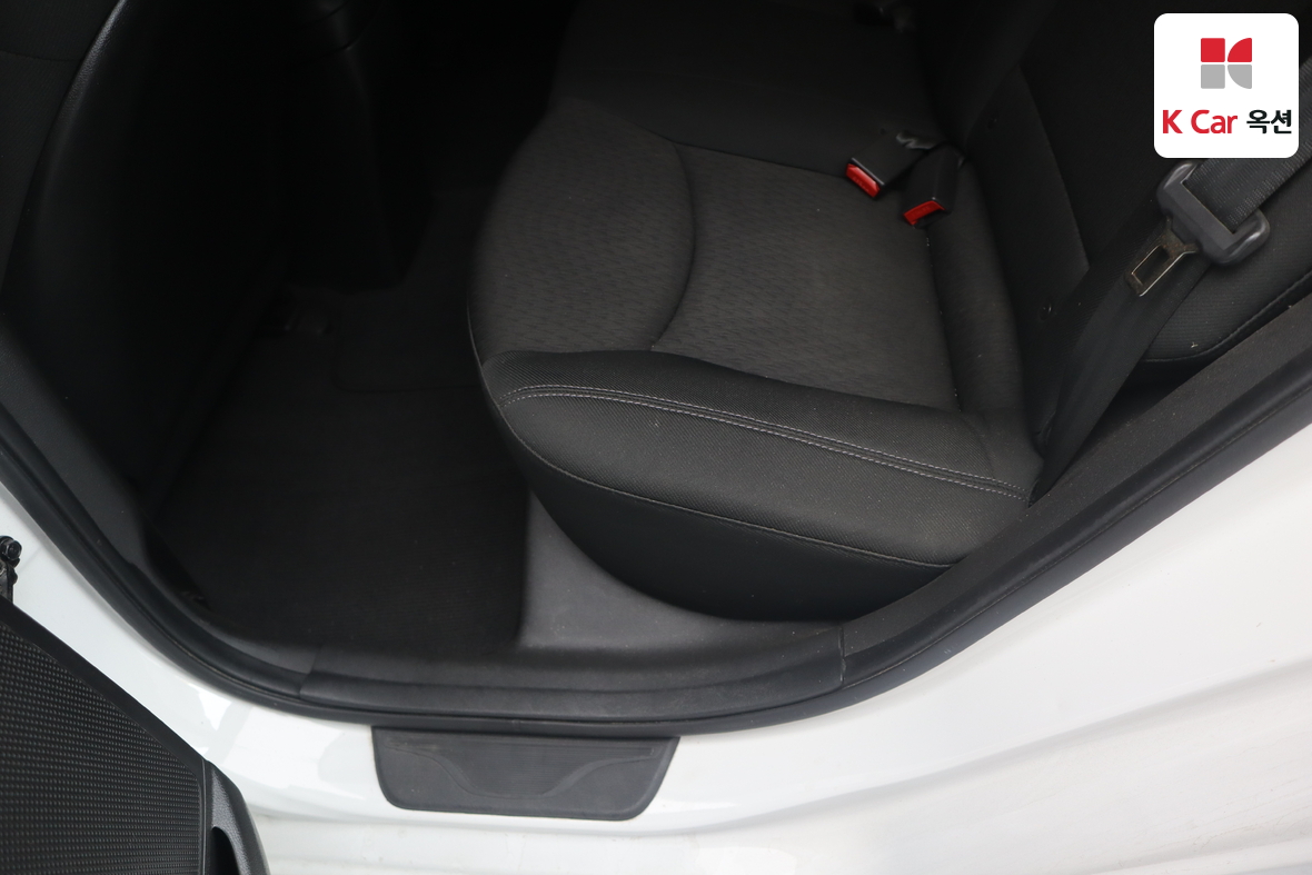 Hyundai Elantra 2012 - Image 21