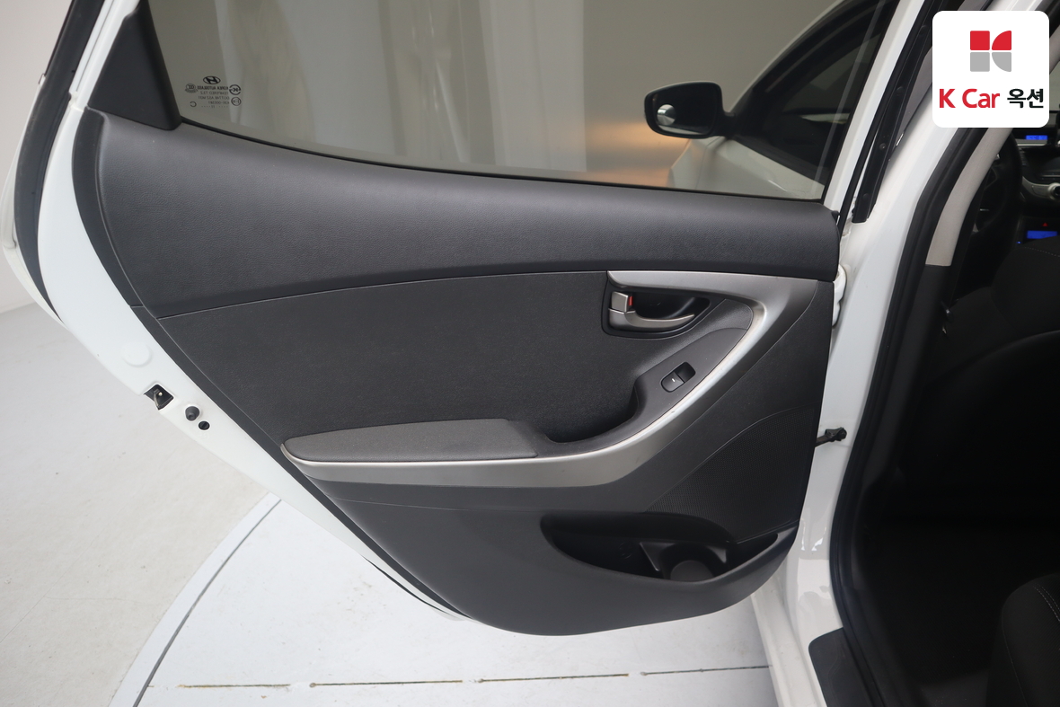Hyundai Elantra 2012 - Image 20