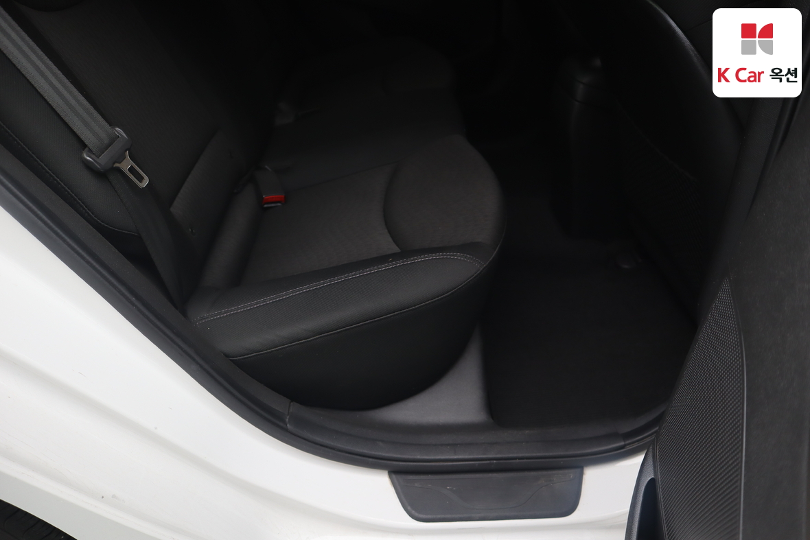 Hyundai Elantra 2012 - Image 25