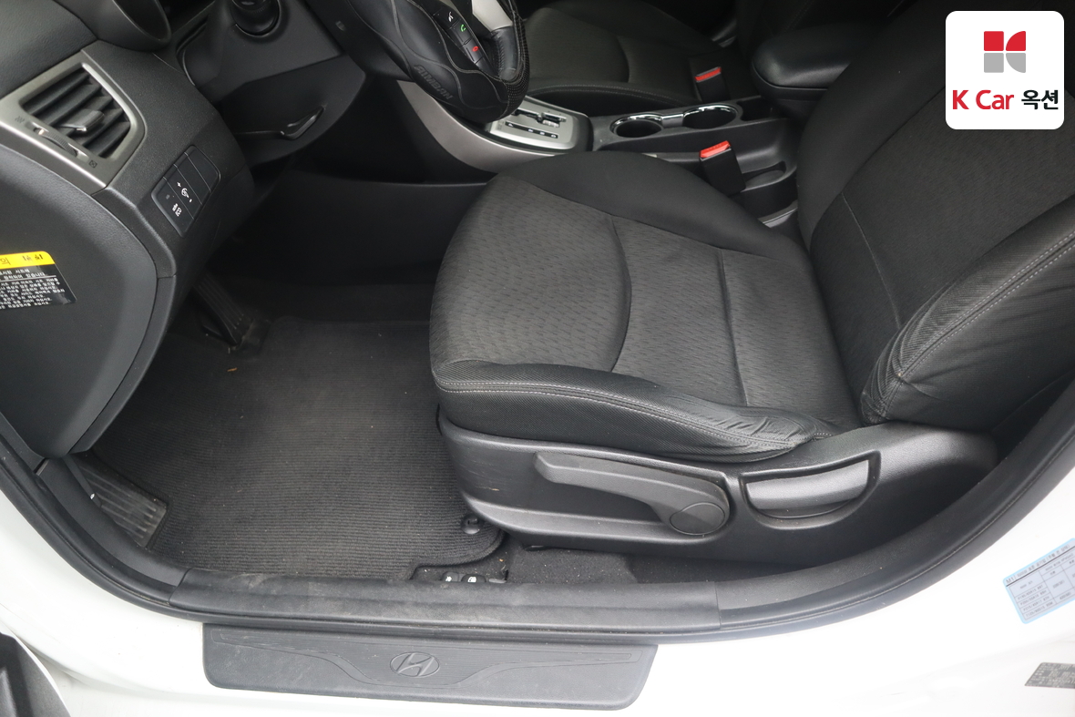 Hyundai Elantra 2012 - Image 18