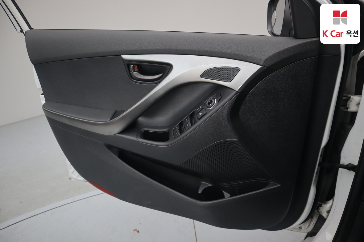Hyundai Elantra 2012 - Image 8
