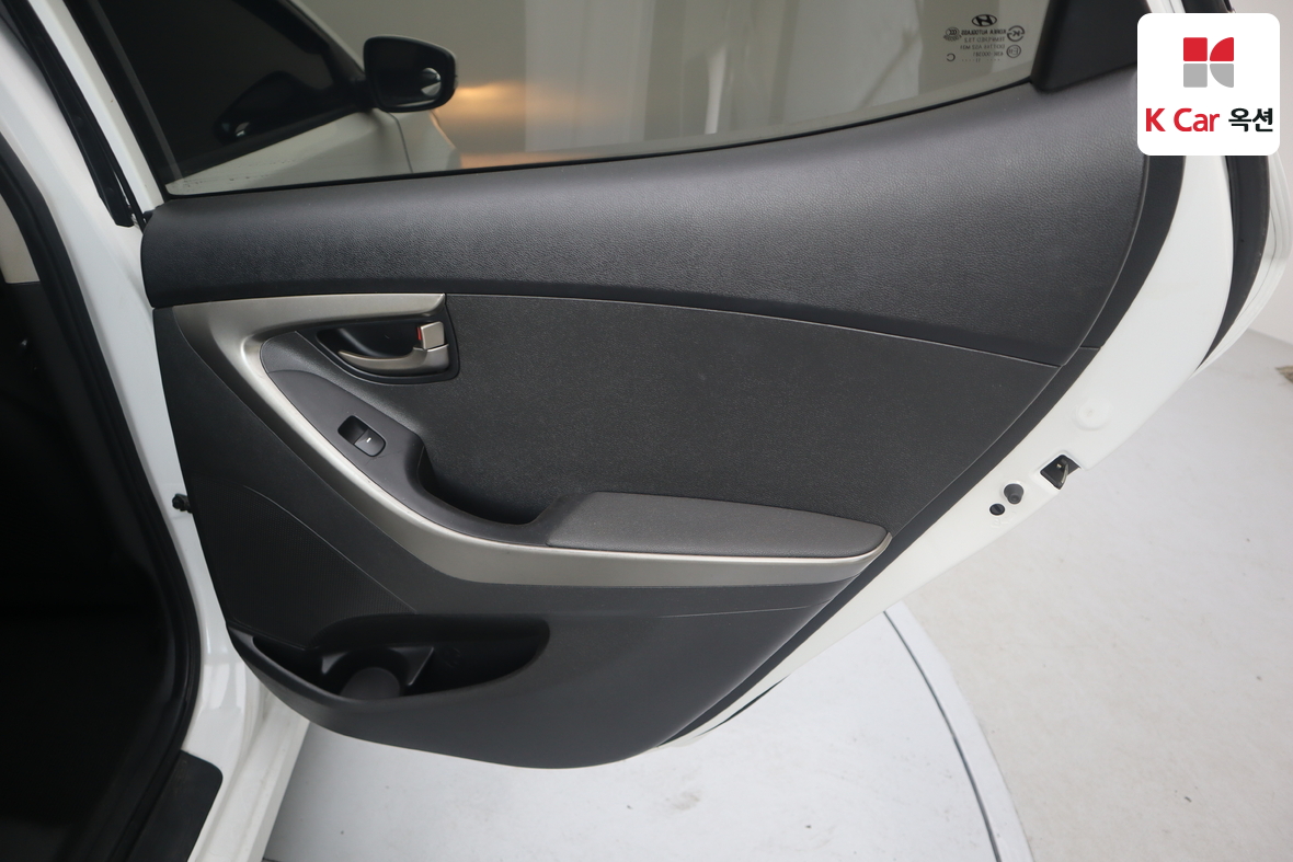 Hyundai Elantra 2012 - Image 24