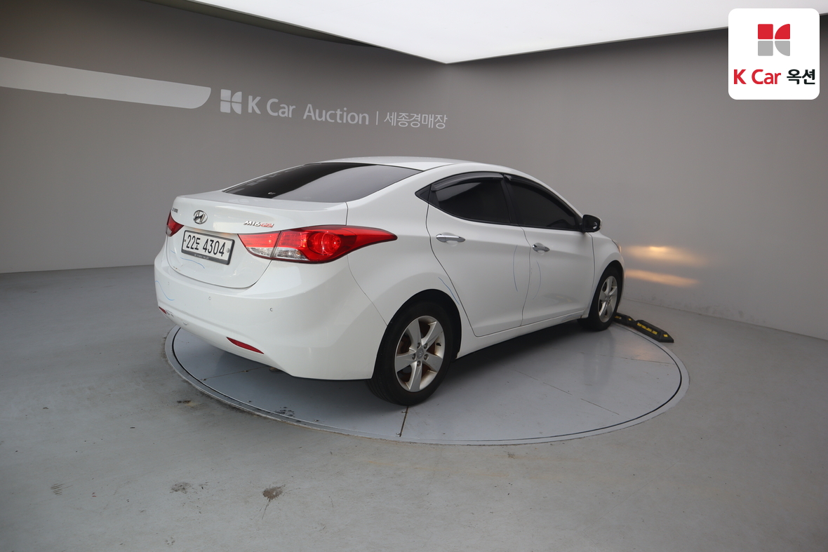 Hyundai Elantra 2012 - Image 2