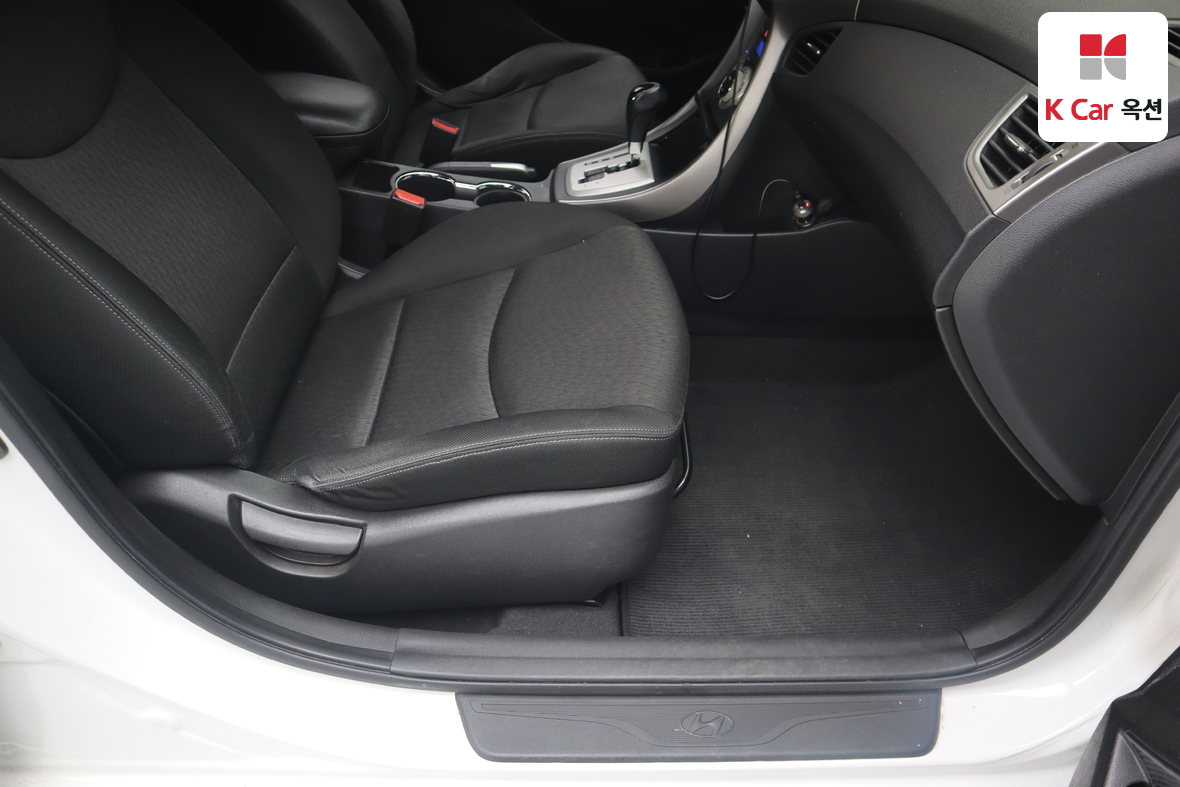 Hyundai Elantra 2012 - Image 27