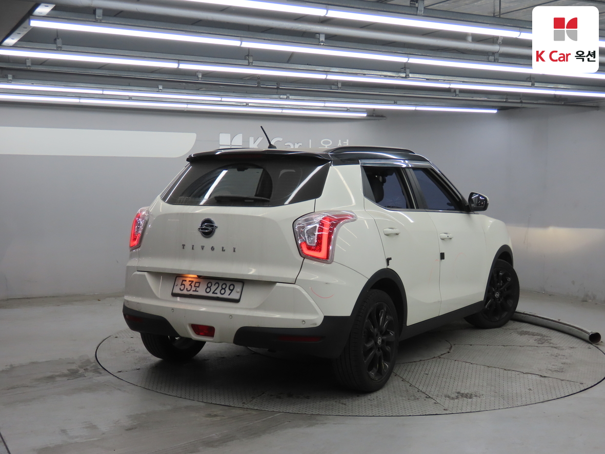 KG Mobility Tivoli 2015 - Image 2