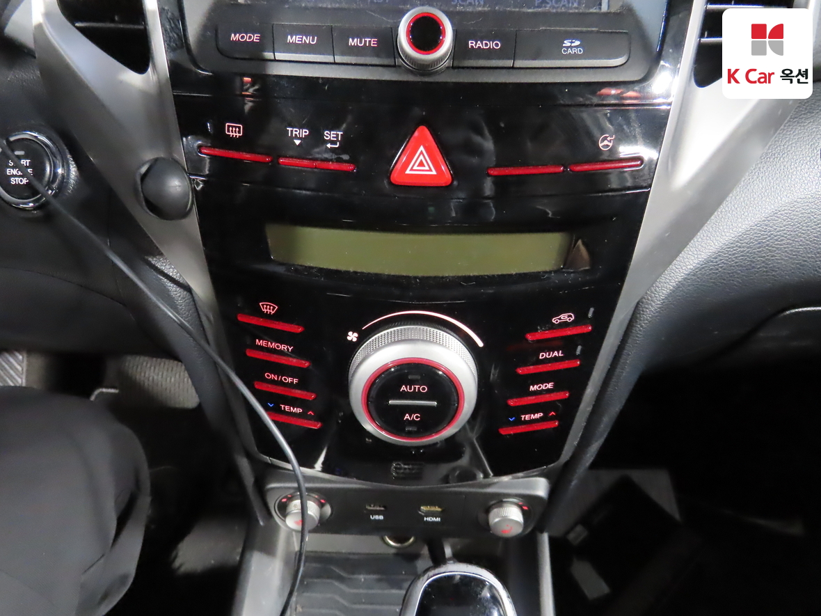 KG Mobility Tivoli 2015 - Image 15