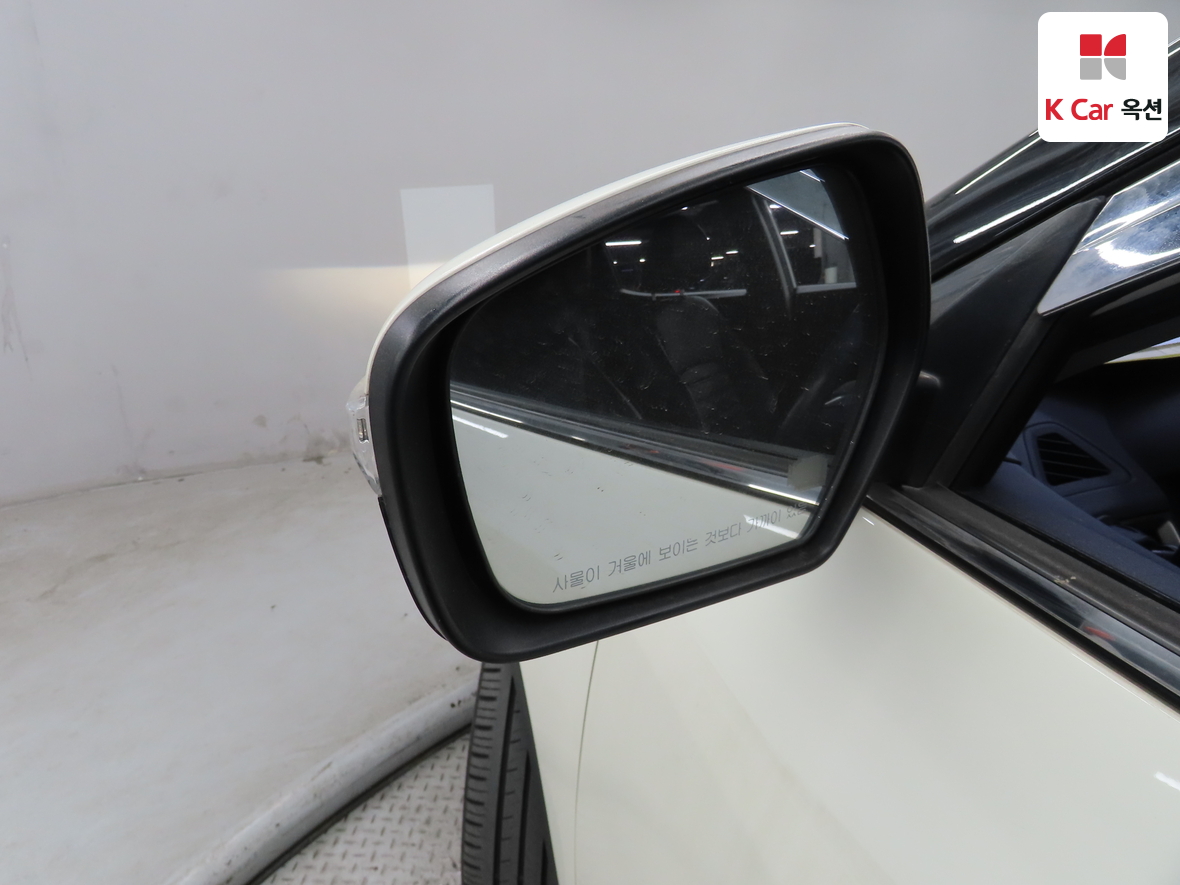 KG Mobility Tivoli 2015 - Image 21