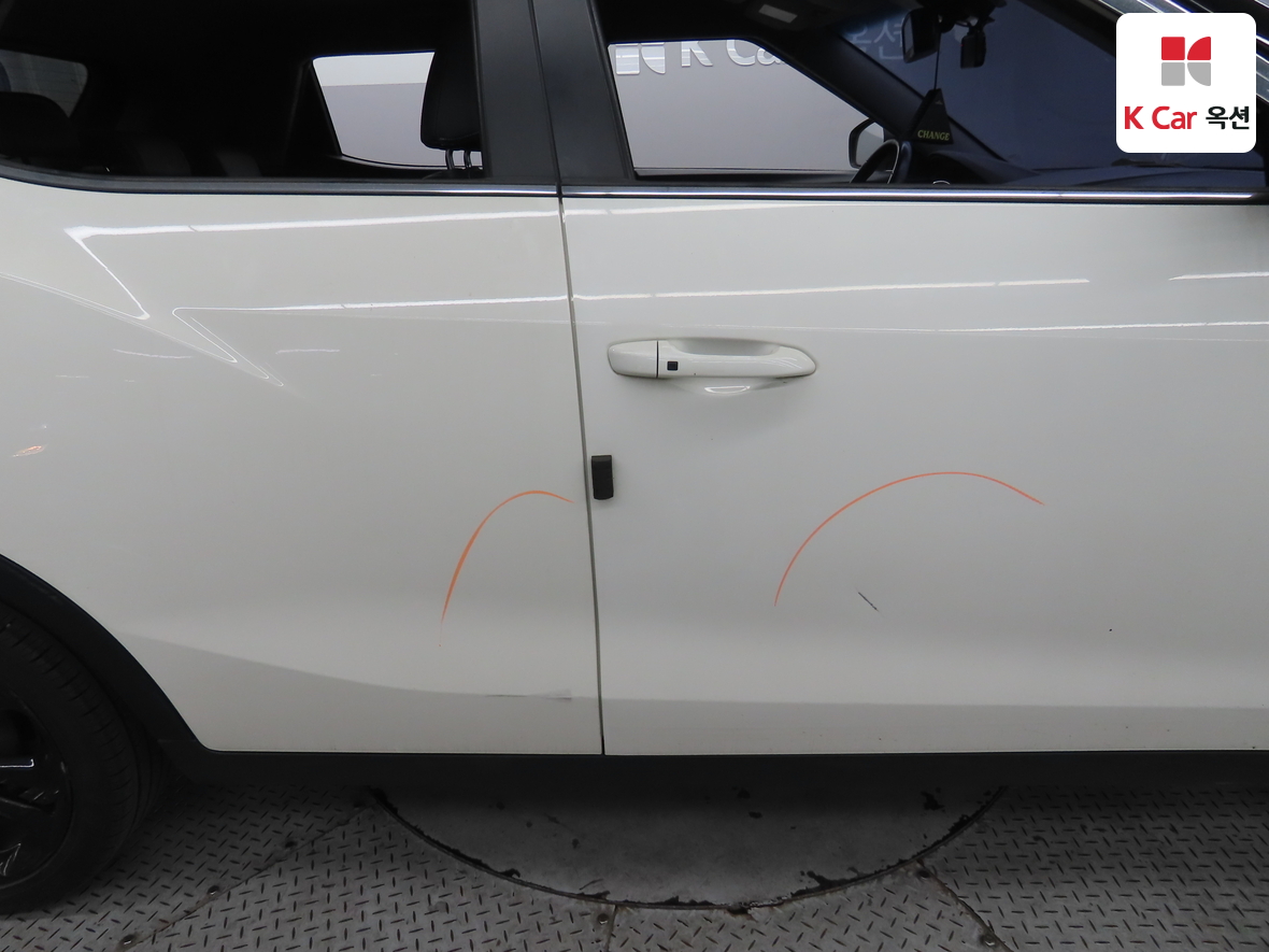 KG Mobility Tivoli 2015 - Image 38