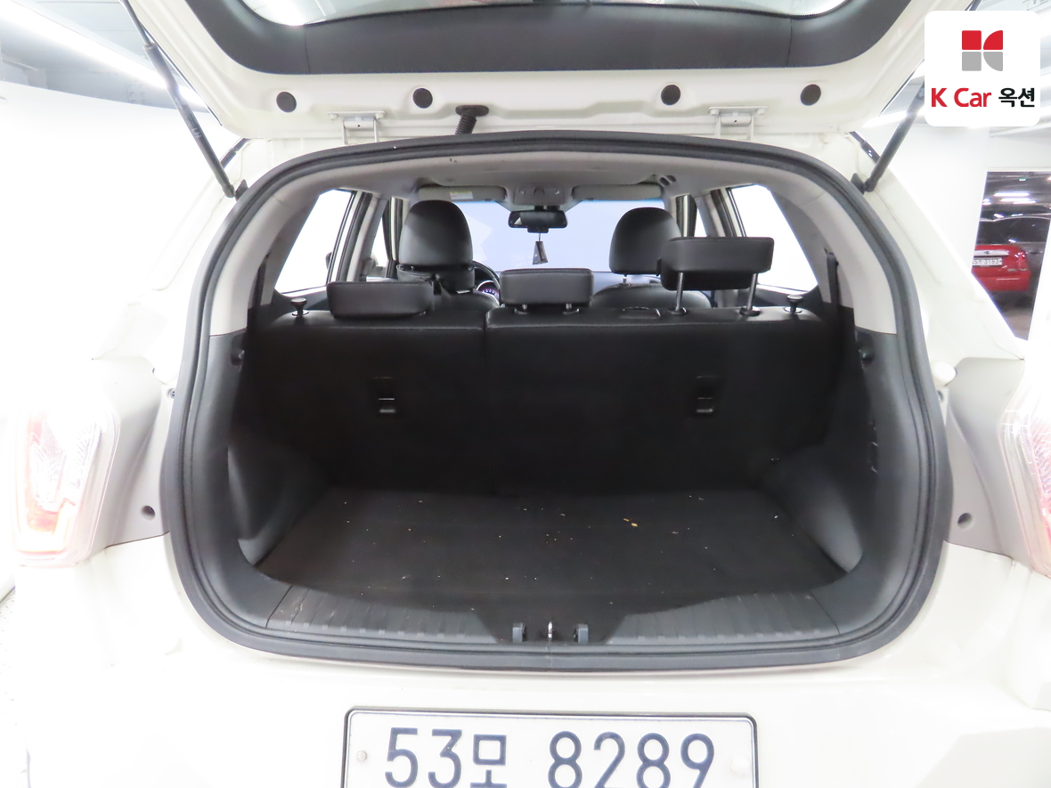 KG Mobility Tivoli 2015 - Image 25