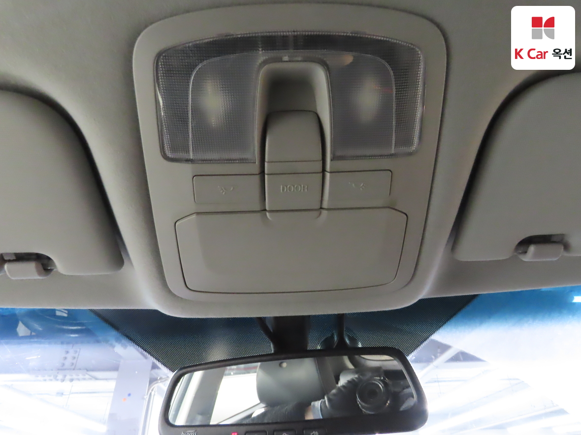 KG Mobility Tivoli 2015 - Image 12