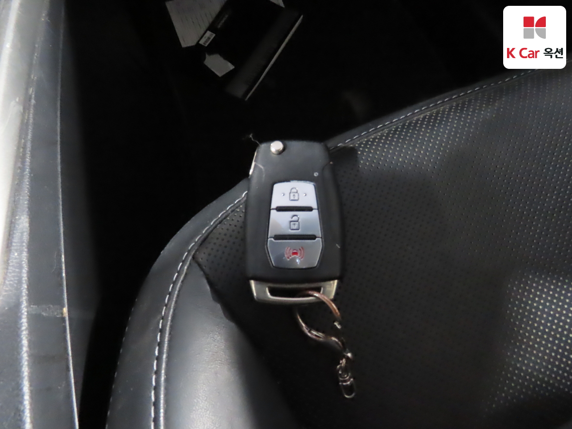 KG Mobility Tivoli 2015 - Image 17