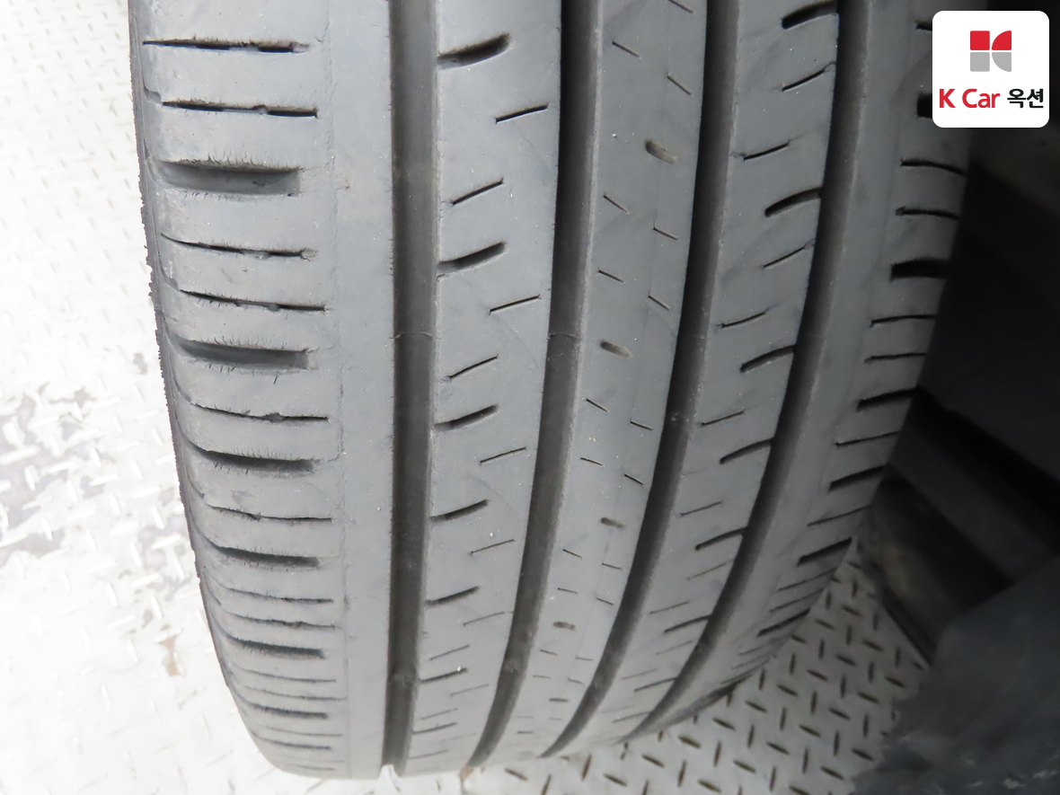 KG Mobility Tivoli 2015 - Image 31