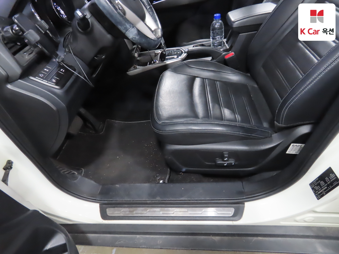 KG Mobility Tivoli 2015 - Image 18