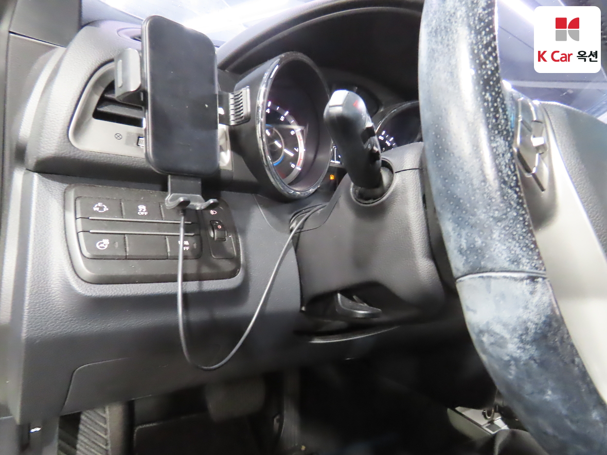 KG Mobility Tivoli 2015 - Image 9