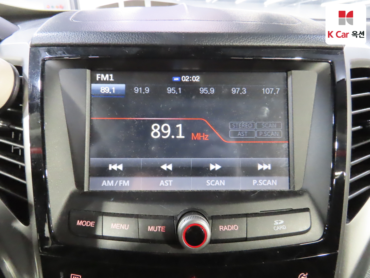 KG Mobility Tivoli 2015 - Image 14