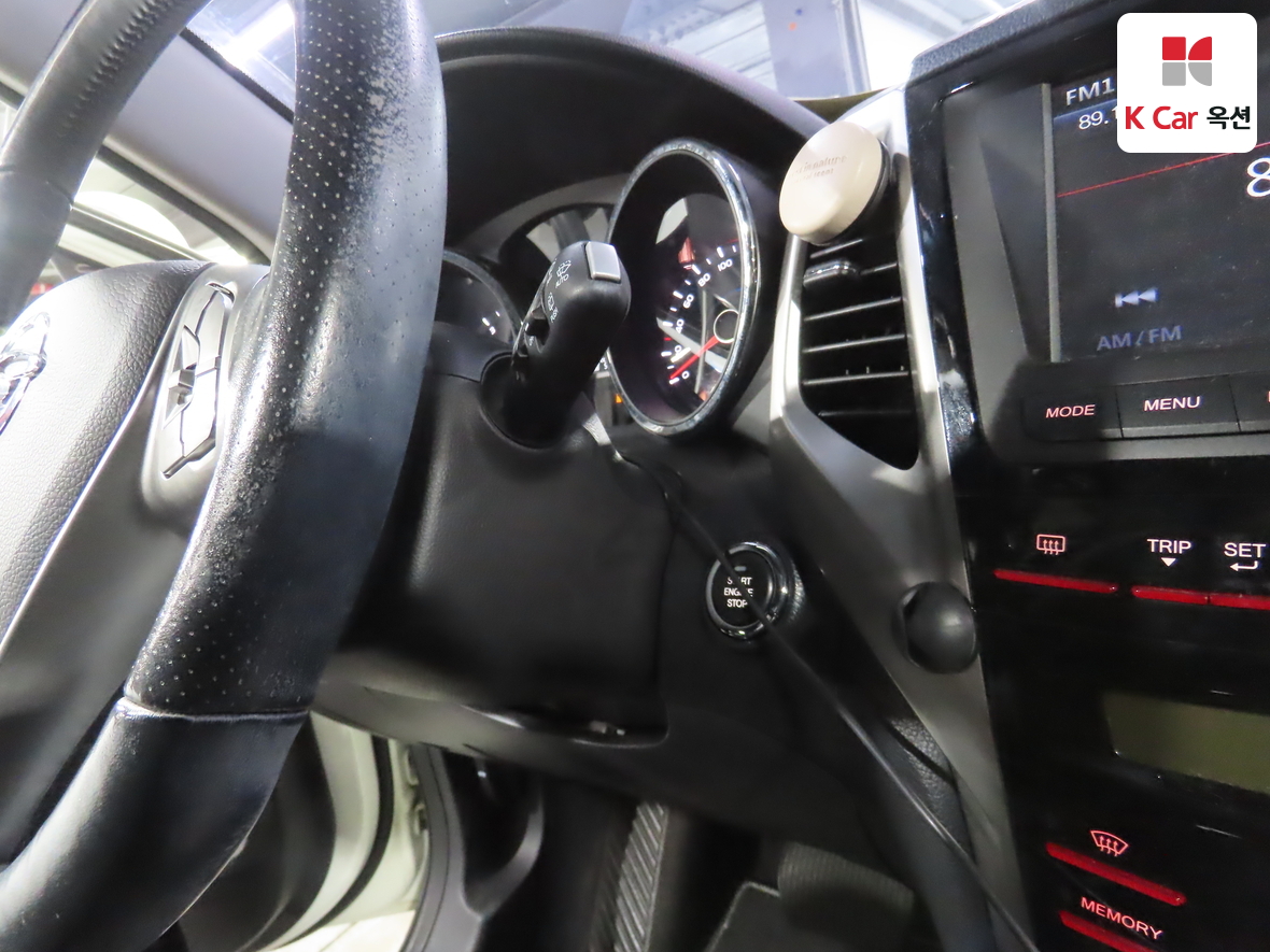 KG Mobility Tivoli 2015 - Image 11