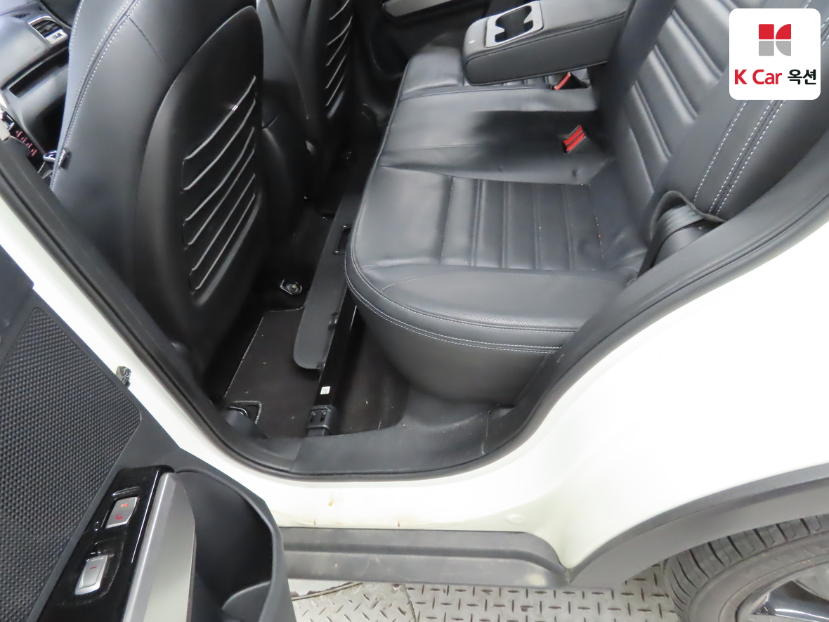 KG Mobility Tivoli 2015 - Image 23