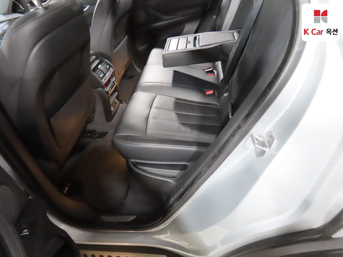 BMW X6 2017 - Image 24