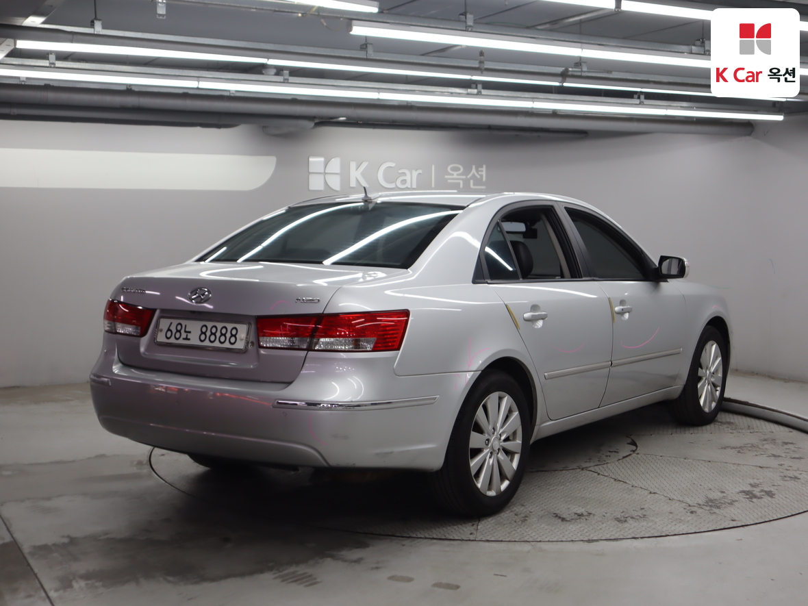 Hyundai Sonata 2009 - Image 2