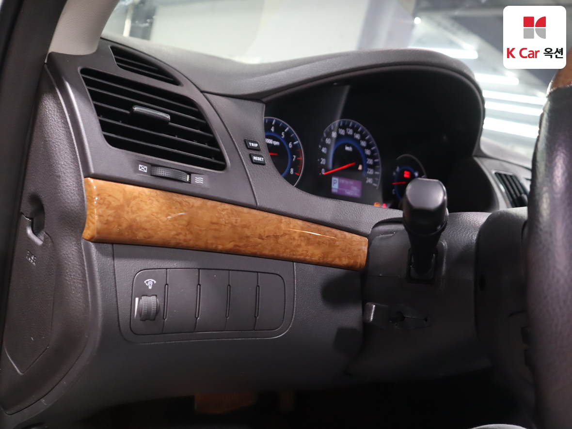 Hyundai Sonata 2009 - Image 9