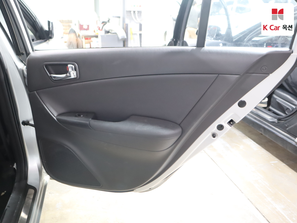 Hyundai Sonata 2009 - Image 27