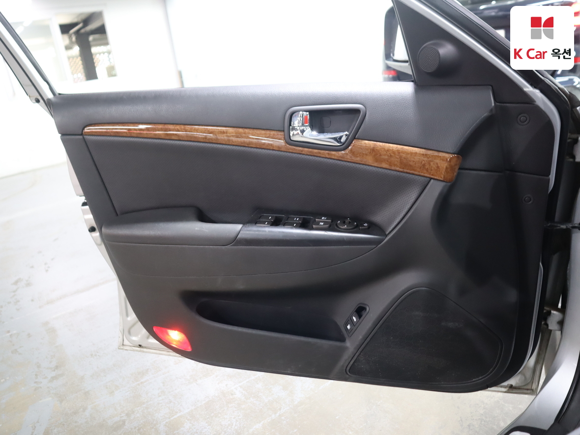 Hyundai Sonata 2009 - Image 8