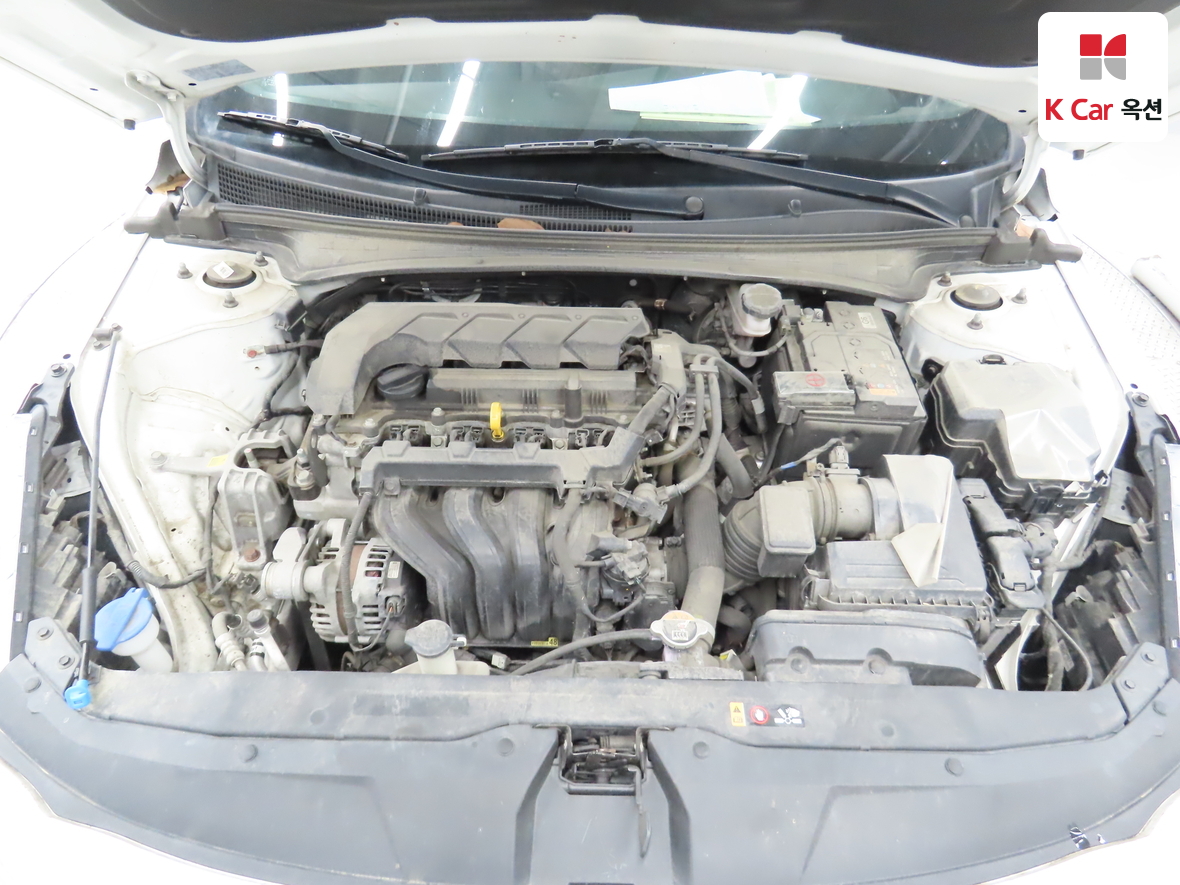 Hyundai Elantra 2021 - Image 32