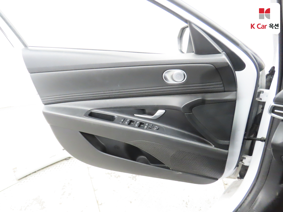 Hyundai Elantra 2021 - Image 8