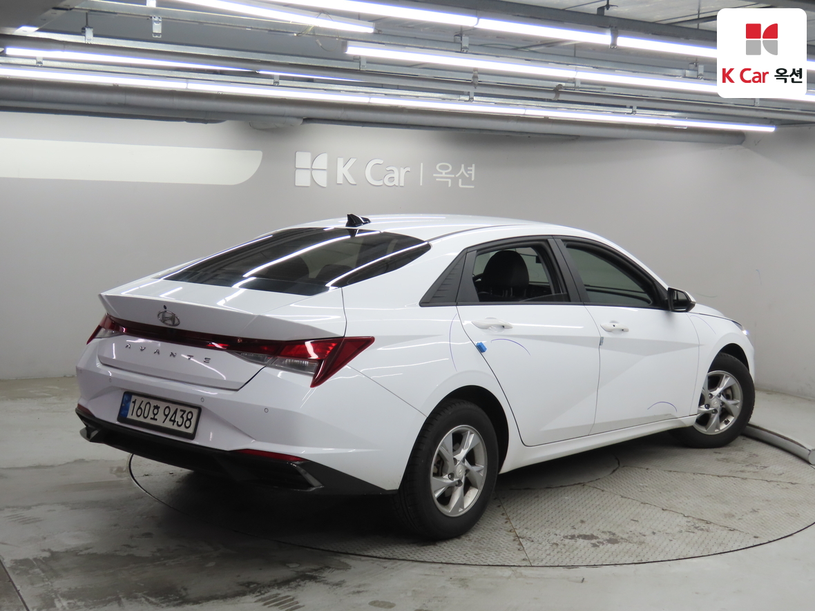 Hyundai Elantra 2021 - Image 2