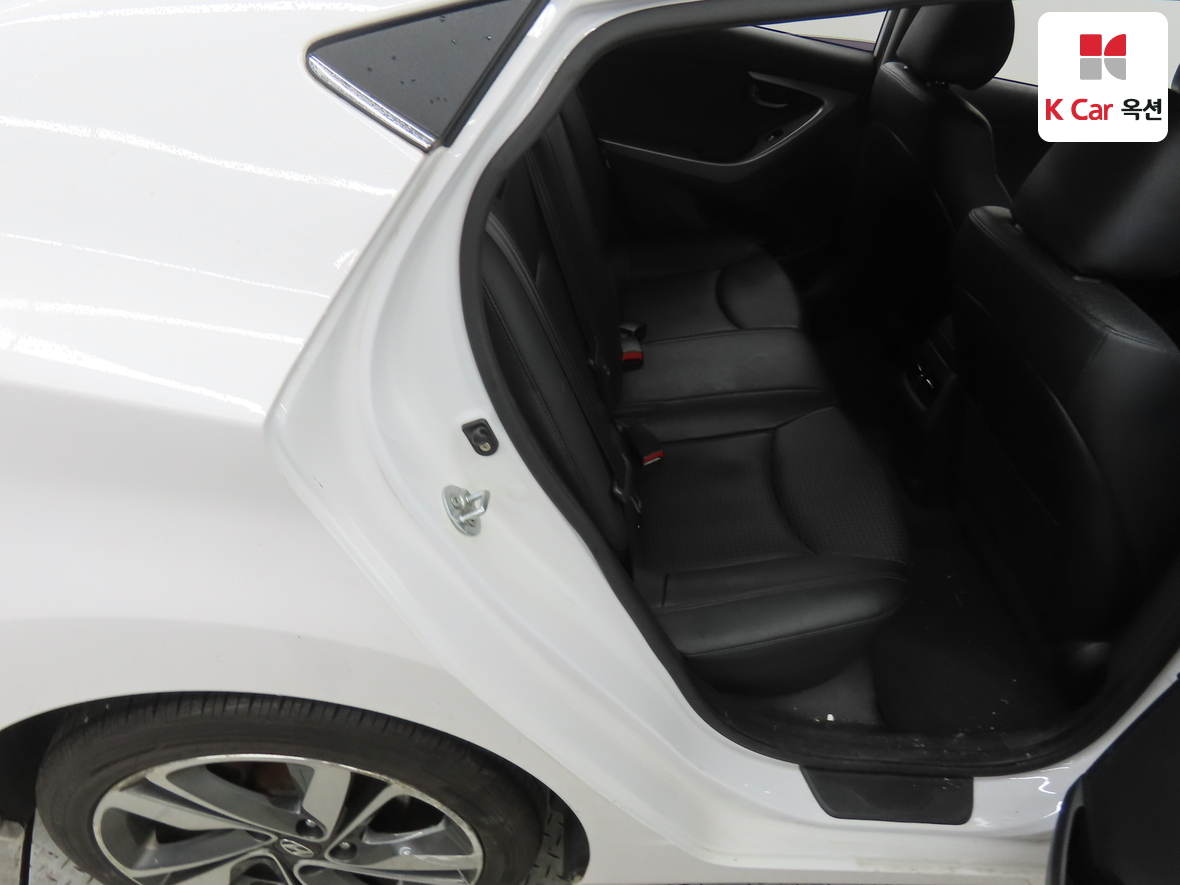 هيونداي إلانترا 2014 - صورة 26