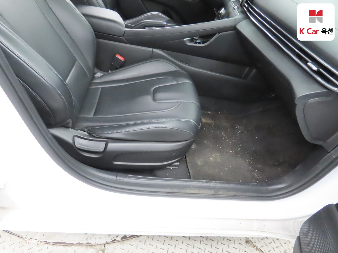 Hyundai Elantra 2021 - Image 29