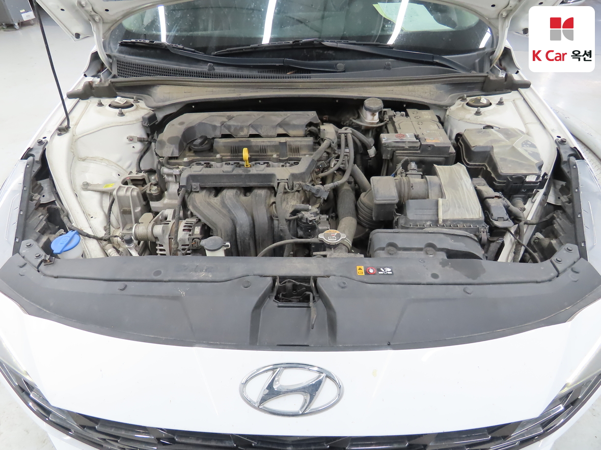 Hyundai Elantra 2021 - Image 32