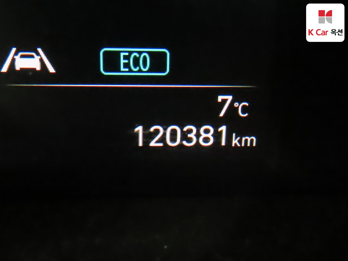 Hyundai Elantra 2021 - Image 4