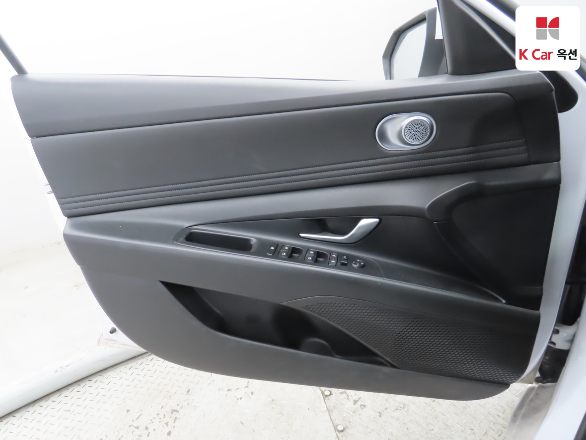 Hyundai Elantra 2021 - Image 8