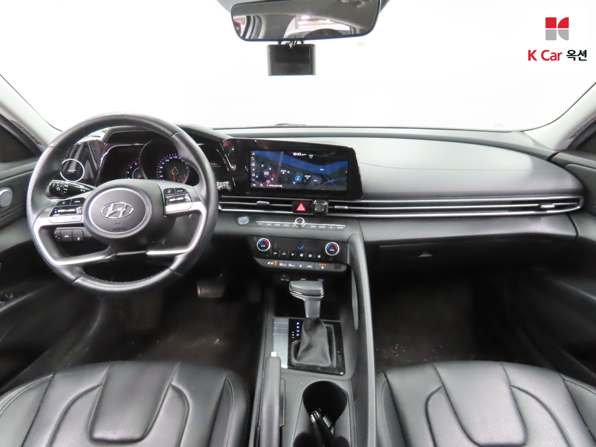 Hyundai Elantra 2021 - Image 3