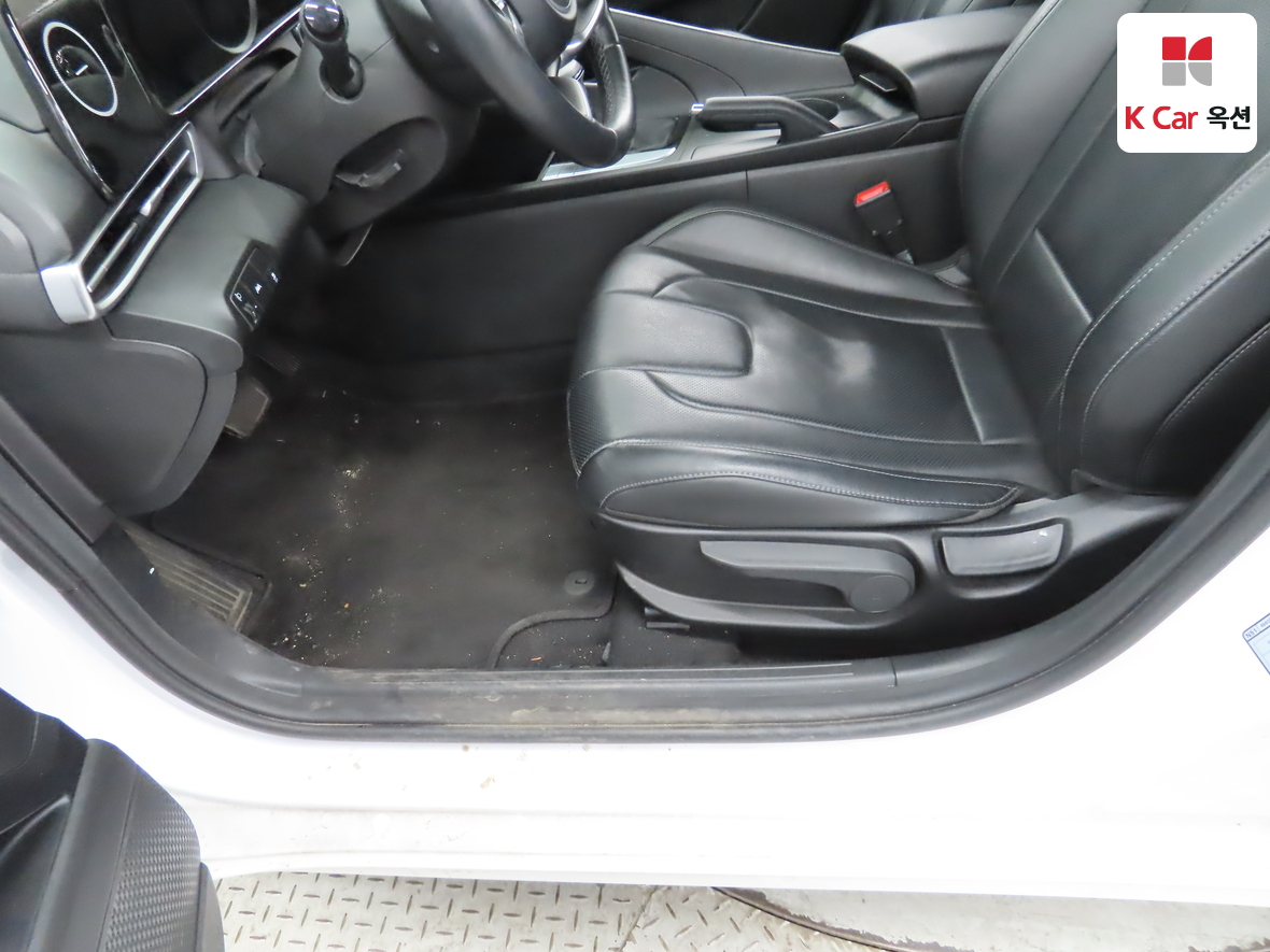 Hyundai Elantra 2021 - Image 18