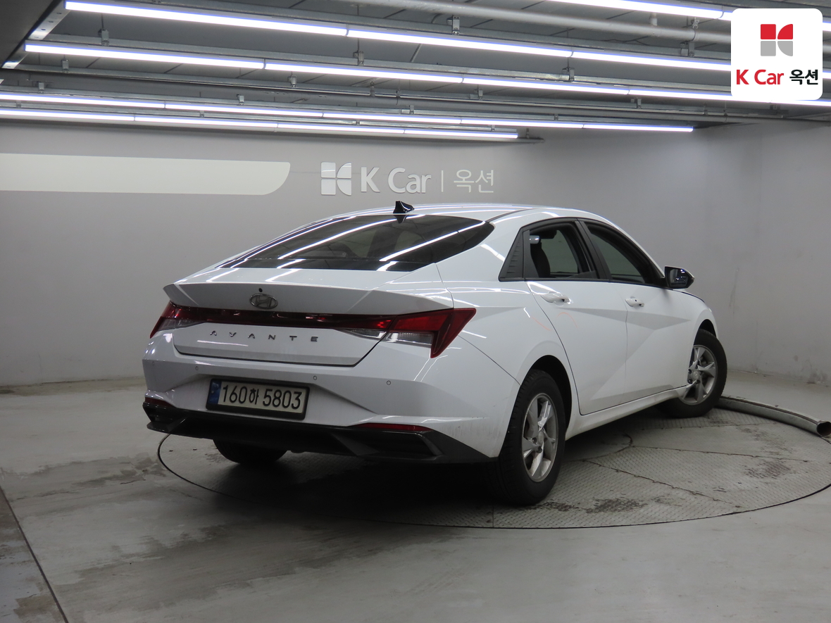 Hyundai Elantra 2021 - Image 2