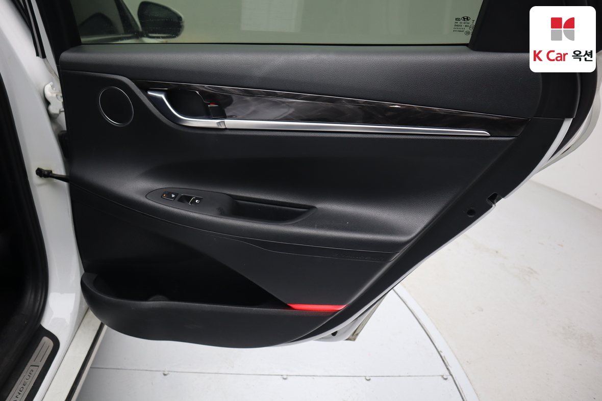 Hyundai AZERA 2017 - Image 25