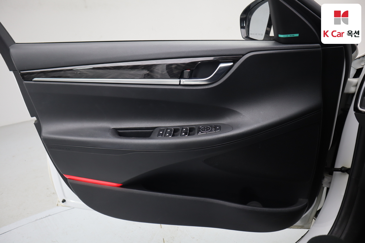 Hyundai AZERA 2017 - Image 8