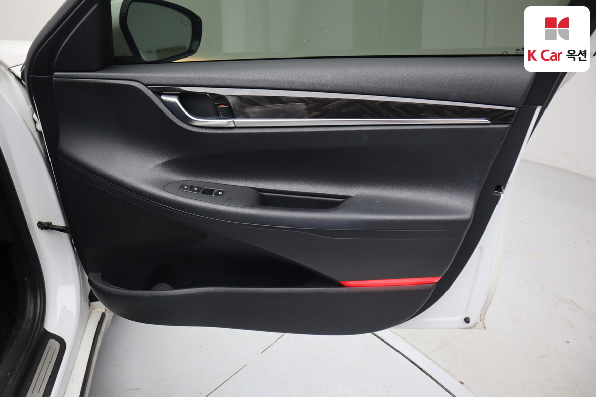 Hyundai AZERA 2017 - Image 27