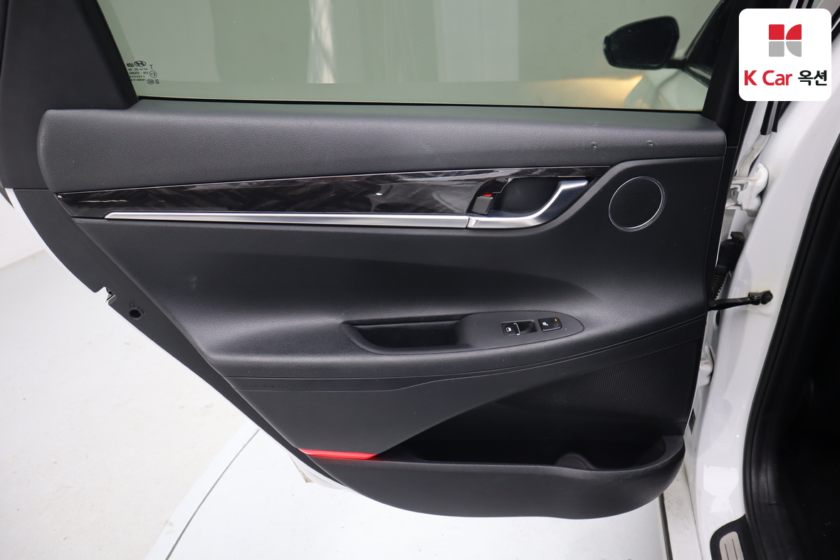 Hyundai AZERA 2017 - Image 21