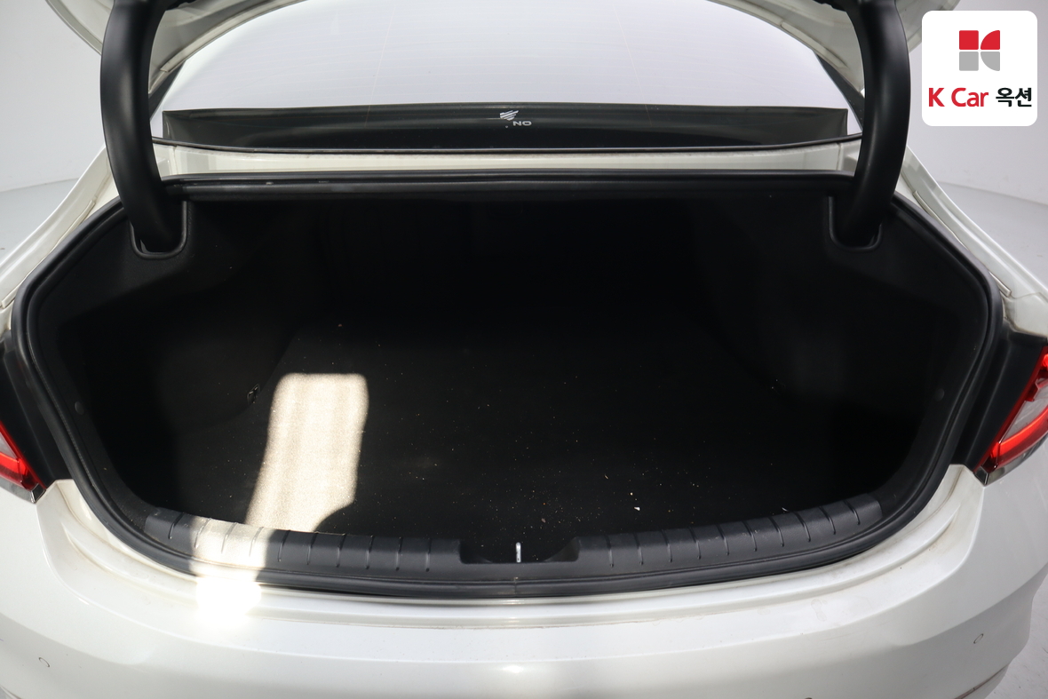 Hyundai AZERA 2017 - Image 24