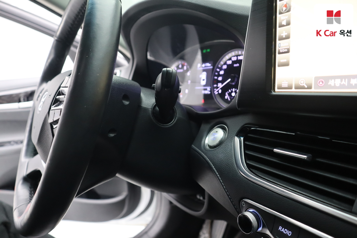 Hyundai AZERA 2017 - Image 11